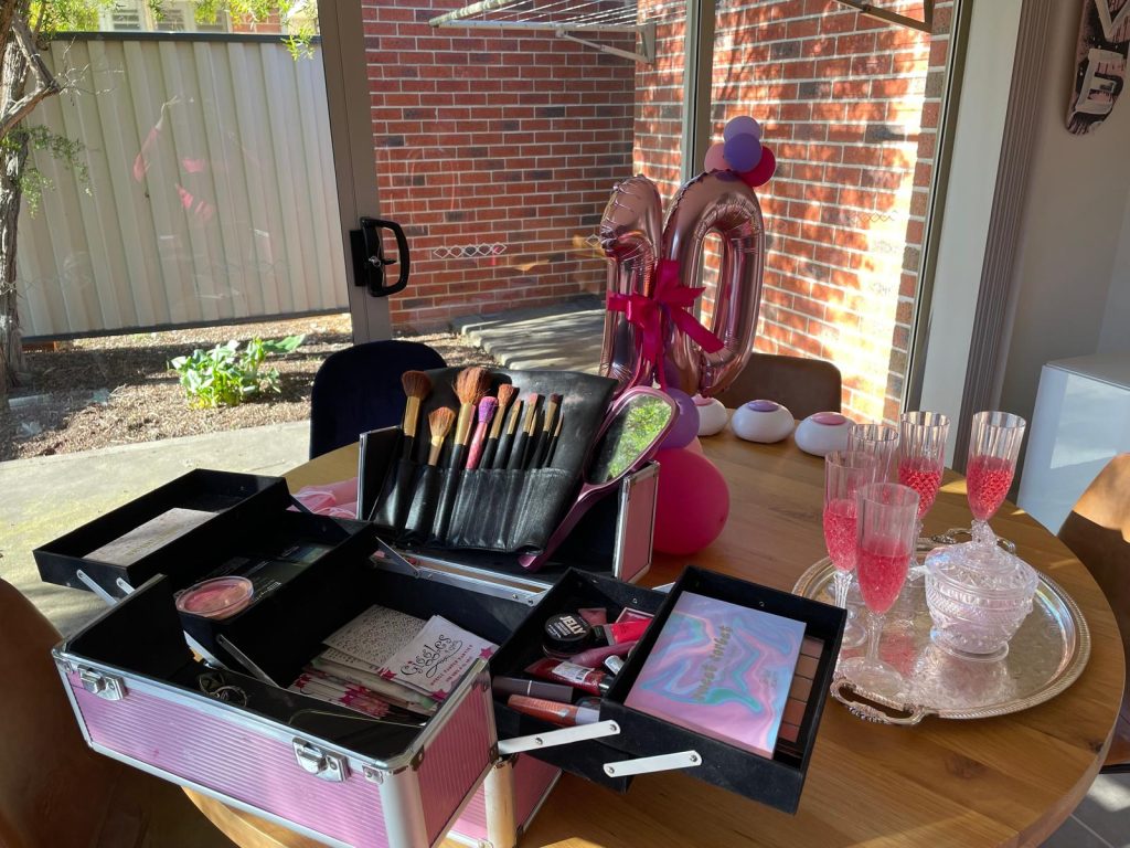make up and nail station